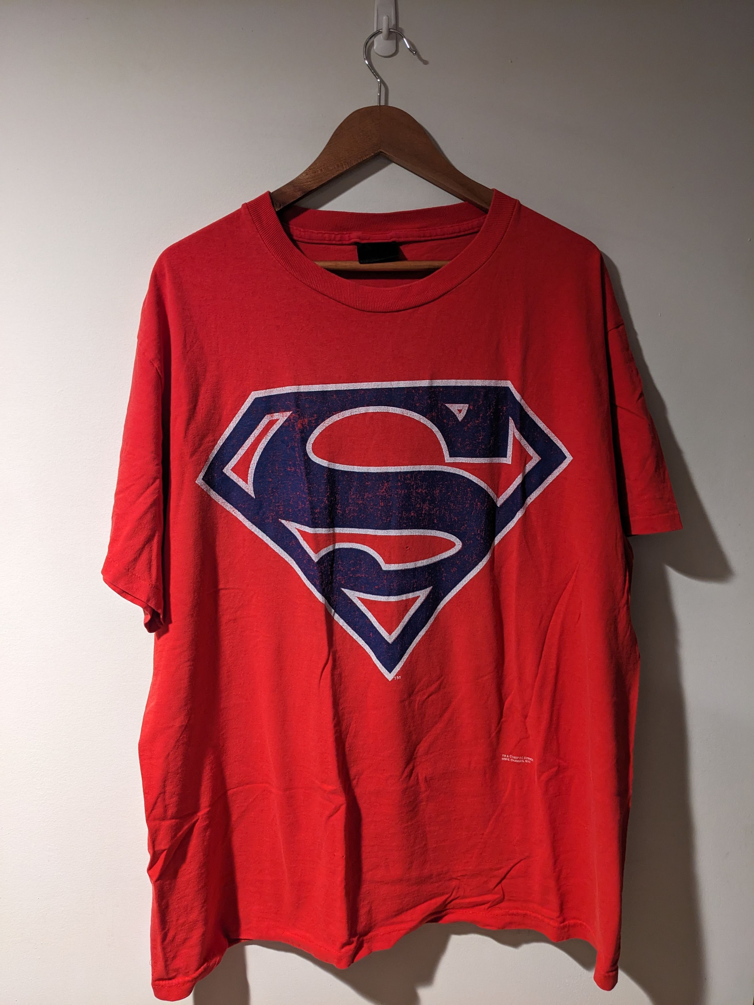 Vlone Vintage 1997 Super Man Dc Comic Logo Xx Large T Shirt Hoodie, Sweatshirt | PodTeesHub.com