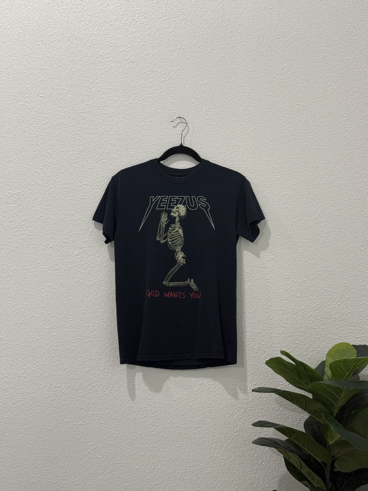 West Kanye West Yeezus 2013 God Wants You Official Tour Tee M Hoodie, Sweatshirt | PodTeesHub.com
