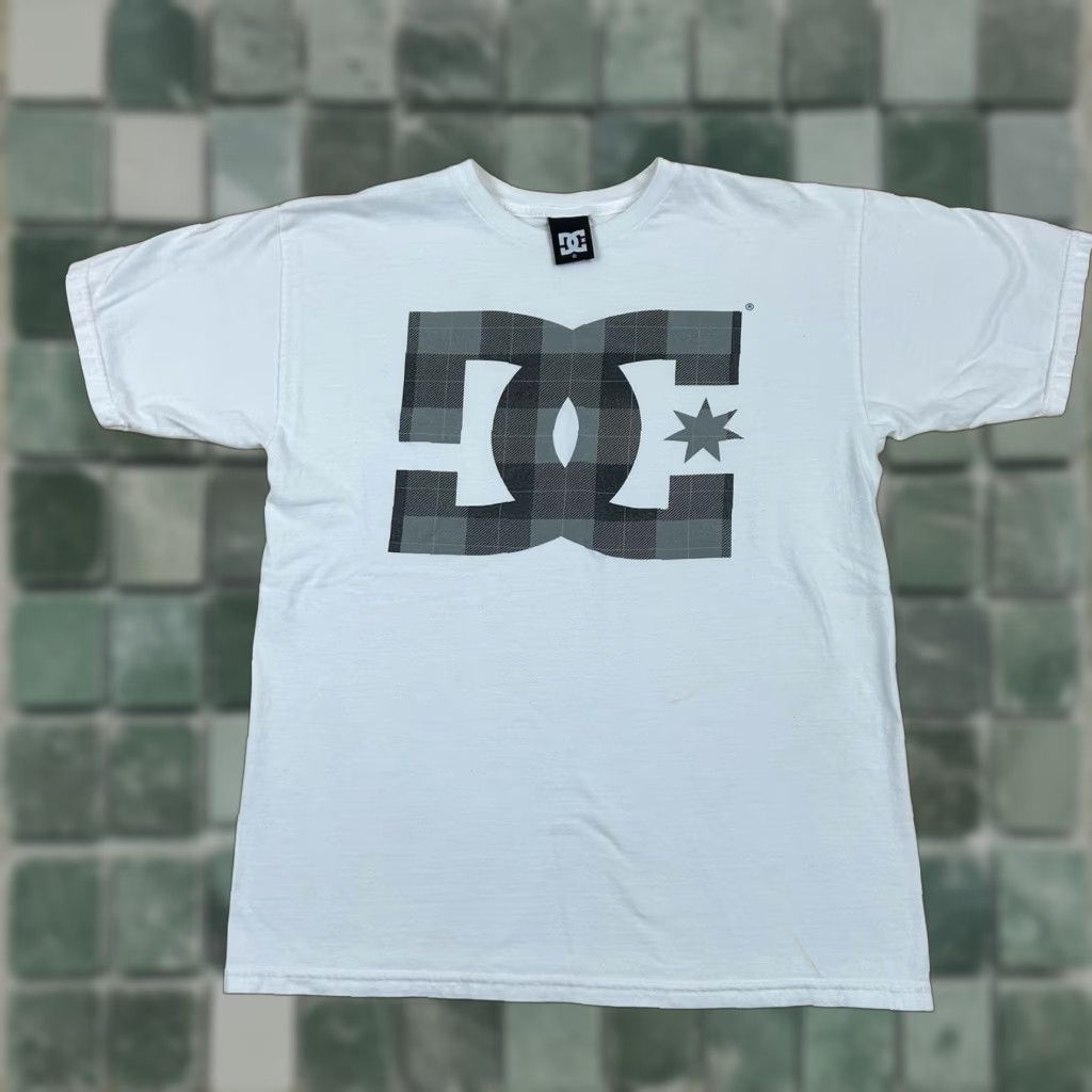 Vintage Dc Shoes T Shirt White Short Sleeve Crew Neck Mens Medium Logo Graphic Print 2000s G Hoodie, Sweatshirt