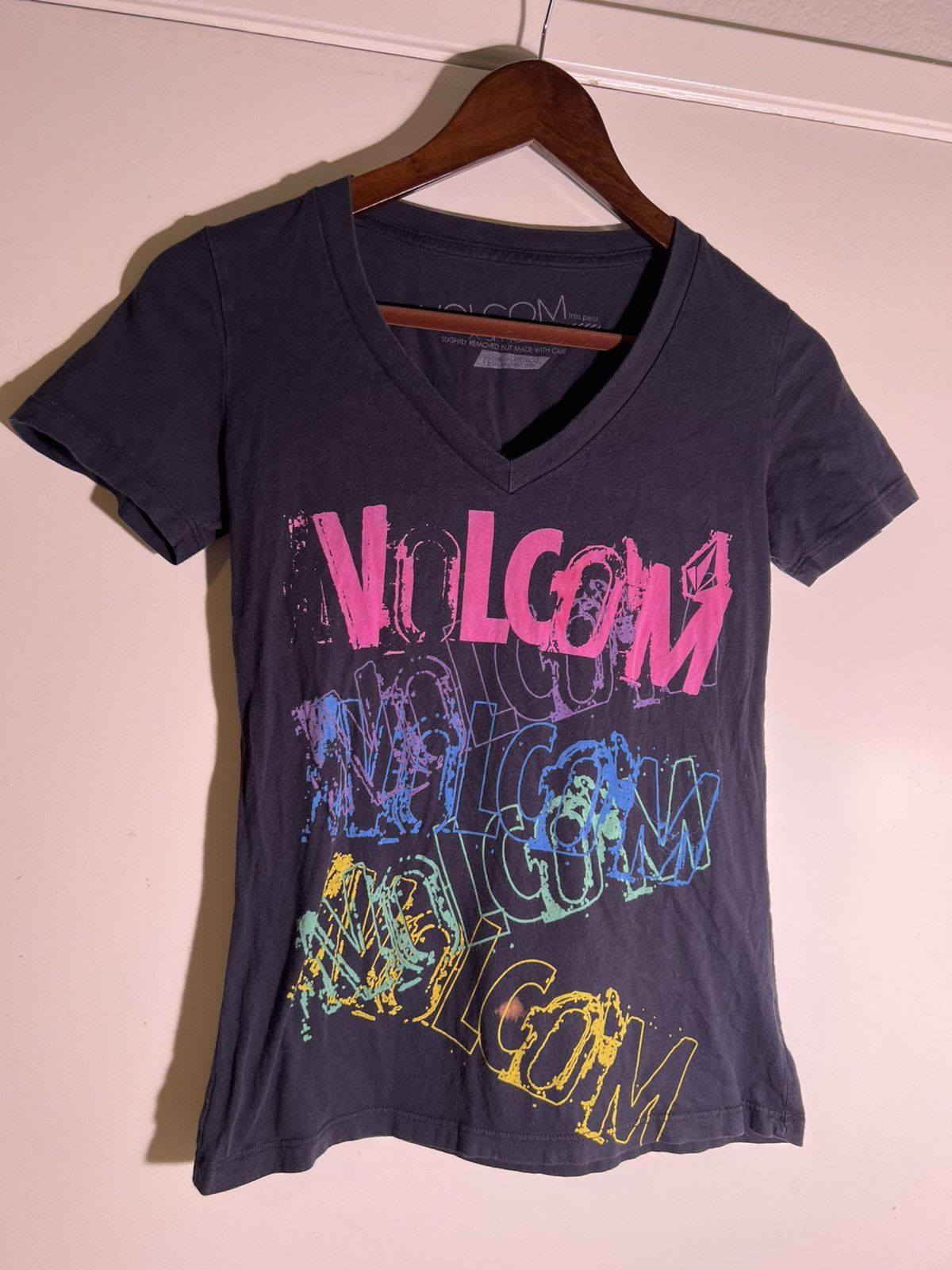 Vintage Y2k 2000 S Vtg Vintage Volcom Graffiti Streetwear Retro T-Shirts, Hoodie, Sweatshirt