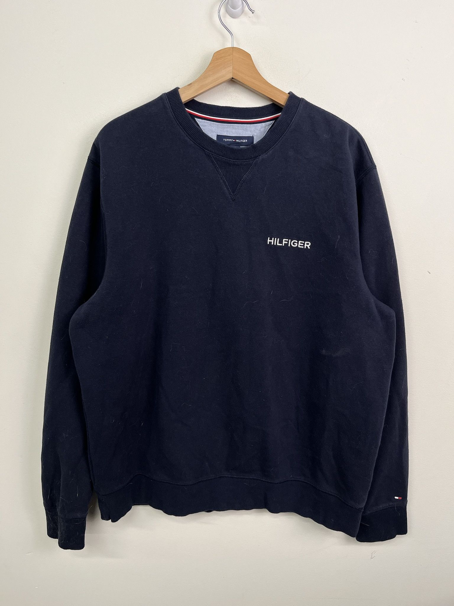 Hilfiger Tommy Hilfiger Embroider Spellout Crewneck Size Xl T-Shirts, Hoodie, Sweatshirt | PodTeesHub.com