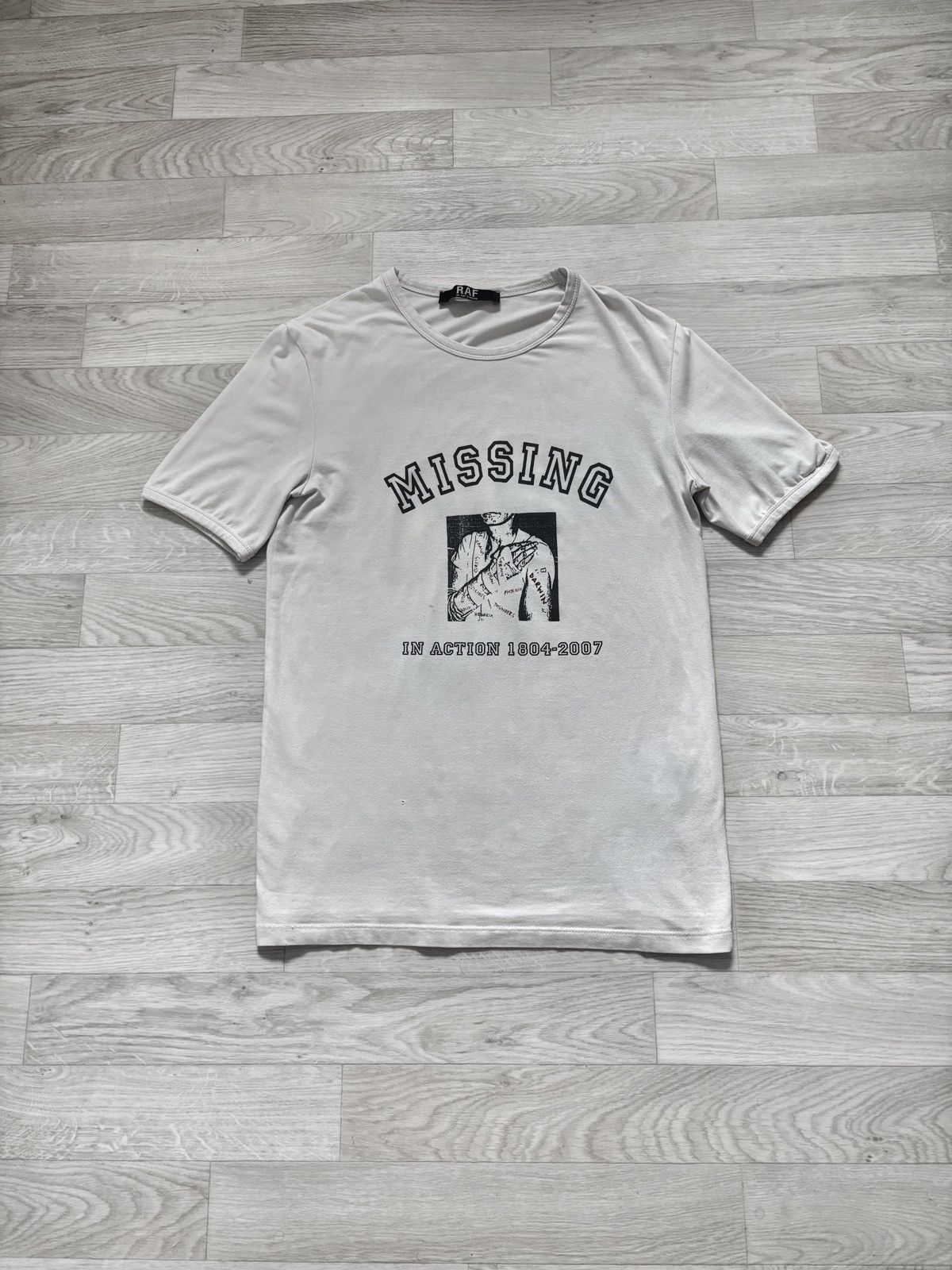 Simons Raf Simons Ss07 Missing Action T-Shirts, Hoodie, Sweatshirt