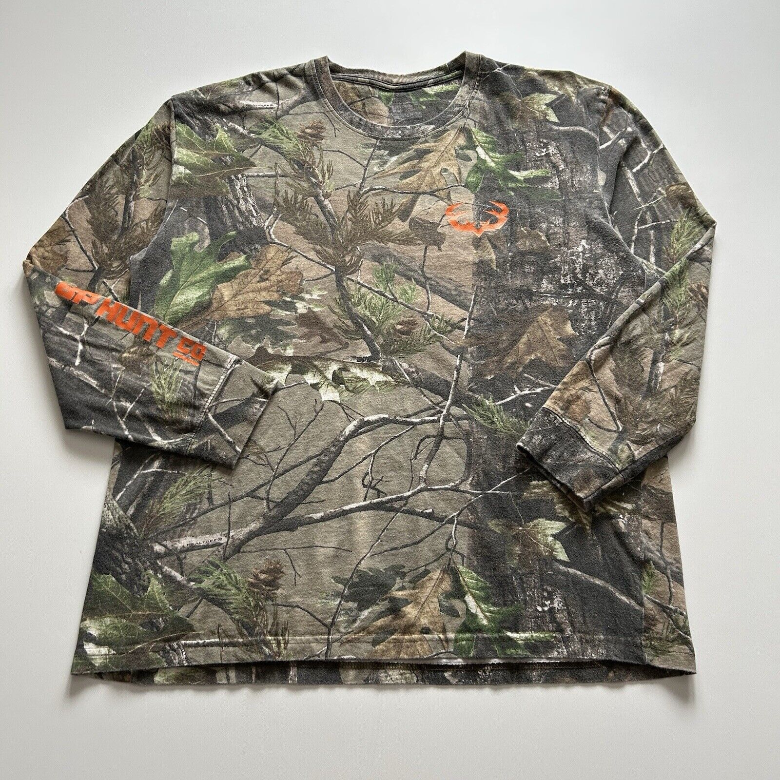 Realtree Vintage Real Tree Camouflage Hunter Long Sleeve T Shirt Xl Hoodie, Sweatshirt | PodTeesHub.com