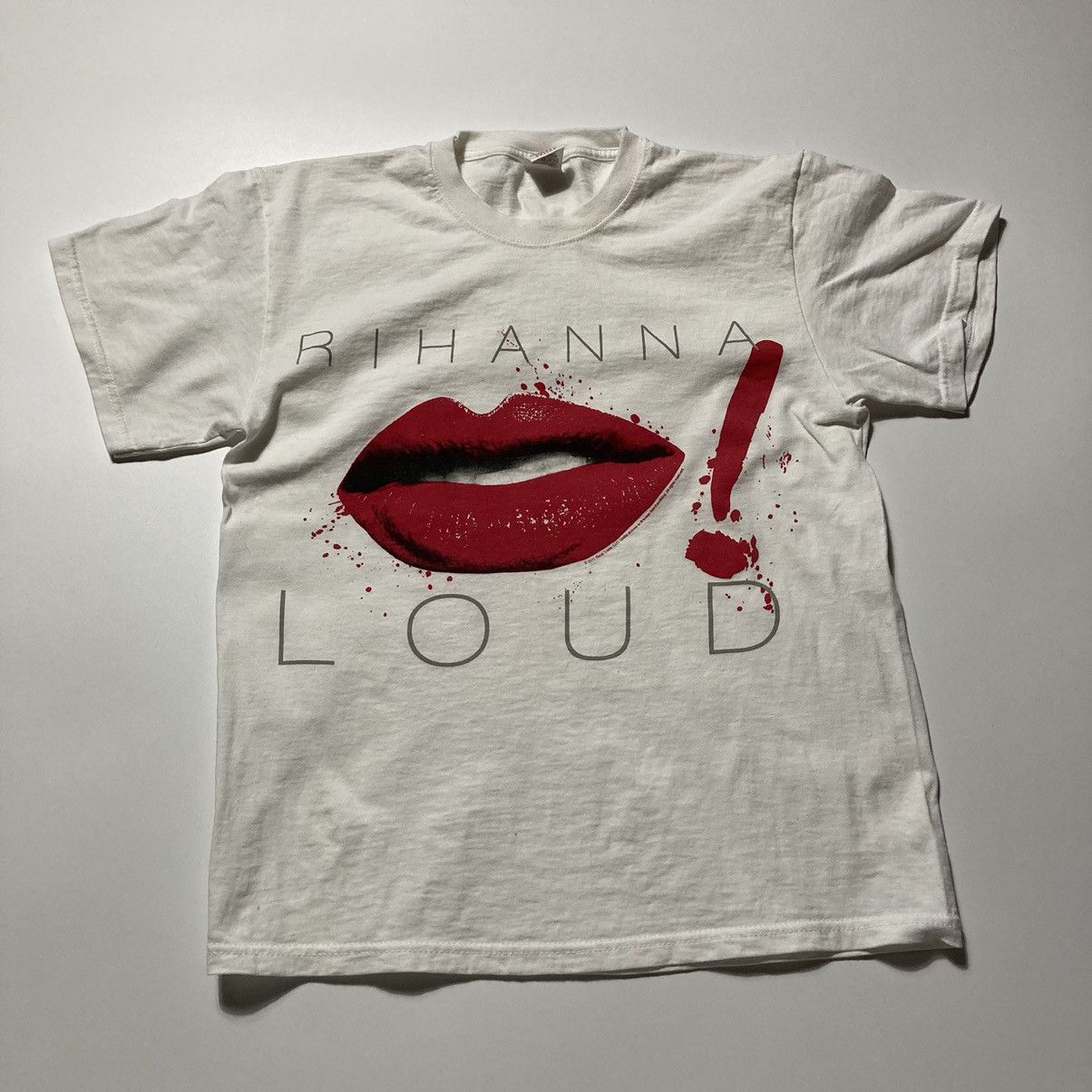 Rihanna X Vintage Vintage Rihanna Loud Tour Tee Hoodie, Sweatshirt | PodTeesHub.com
