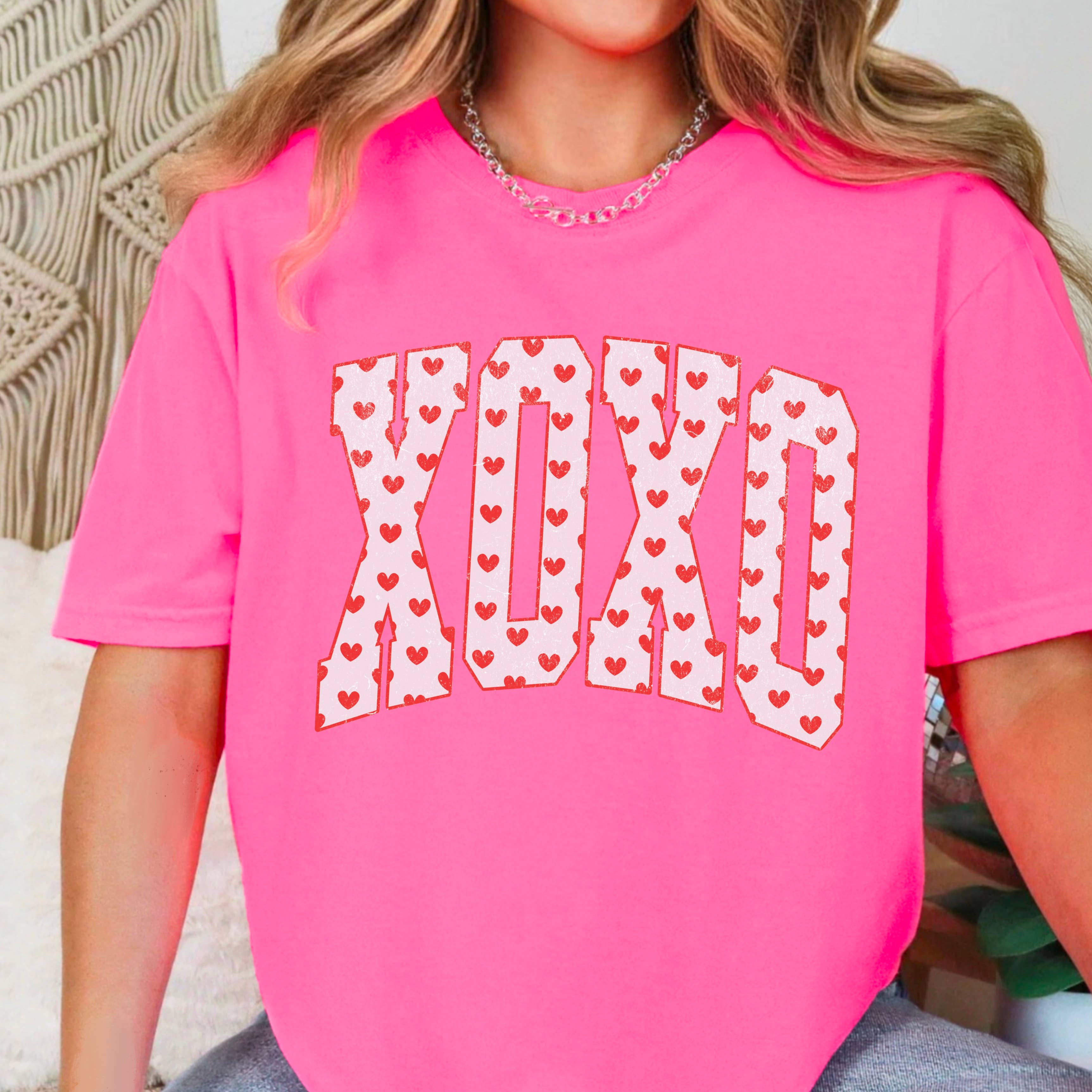 Xoxo Valentine’S Day Graphic T-Shirt | Gildan Hoodie, Sweatshirt | PodTeesHub.com