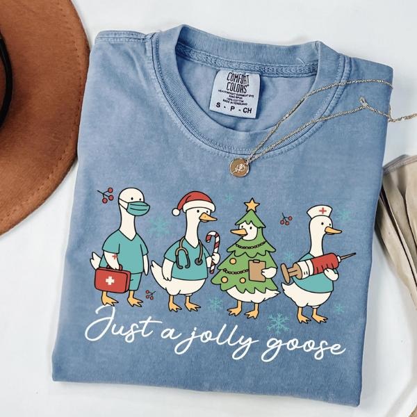 Comfort Colors Christmas Goose Nurse Shirt, Funny Holiday RN Tee, Cute Medical Staff Xmas Top, Nursing Student Gift,...