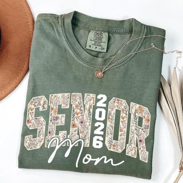 Comfort Colors Retro Floral Senior Mom Shirt, Class Of 2026 Graduation Shirt, Senior Mom Gift Hoodie, Sweatshirt