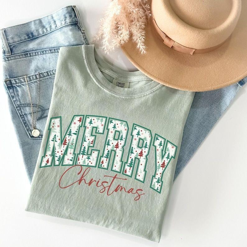 Comfort Merry Christmas Shirt, Retro Women's Holiday Tee, Trendy Christmas Tshirt, Oversized Winter Shirt for Her, Xmas...