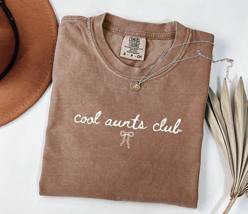 Cool Aunts Club T-Shirt Comfort Colors, Coquette Bow Aunt Shirt, Gift for Aunt to Be, Pregnancy Announcement, New Auntie...