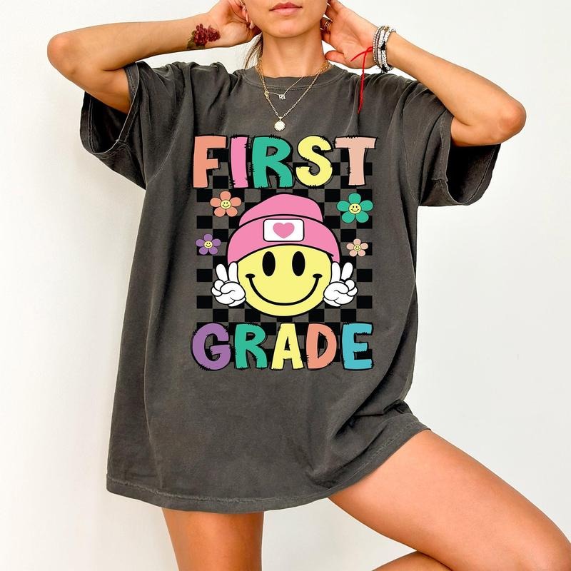 First Grade, Smiley Face, Teacher, Back to School, First Day of School, Cute, Teacher Appreciation, Coquette, Comfort...