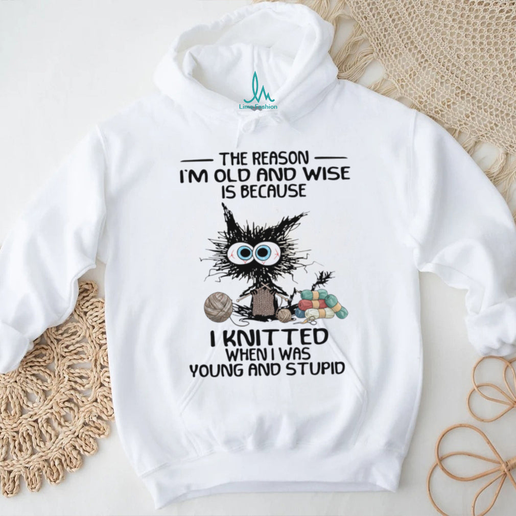 Funny Knitting Cat The Reason I Am Old And Wise Is Because I Knitted Shirt