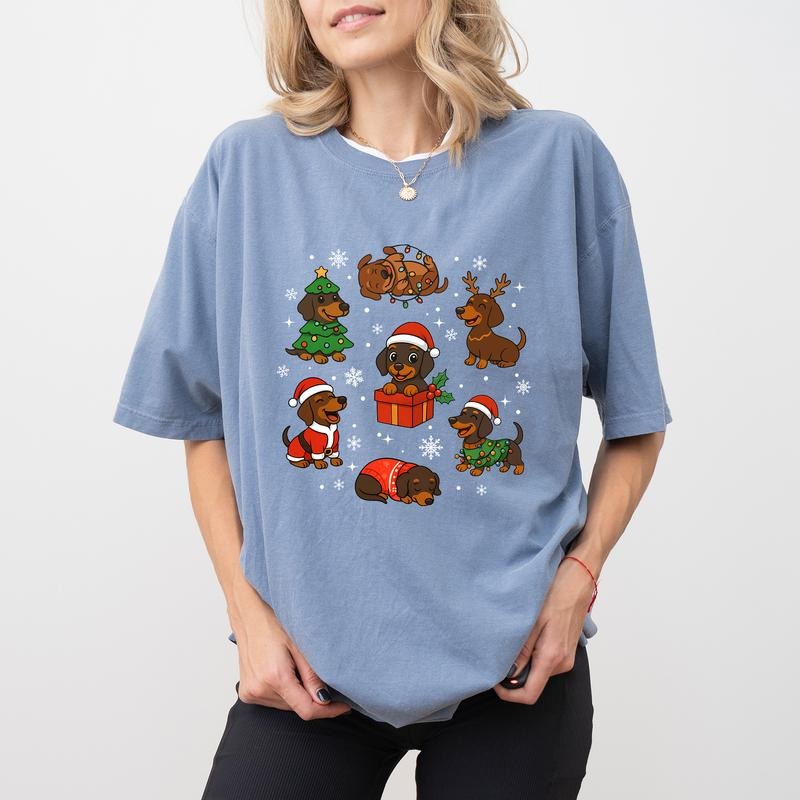 MAPTEES Christmas Dachshund Comfort Colors Shirt, Funny Wiener Dog Holiday Graphic Tee, Cute Dog Mom Christmas T-shirt,...