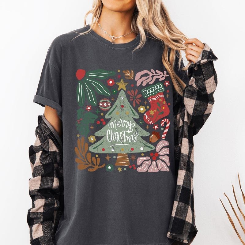 Merry Christmas, Green Floral, Flowers, Xmas Tshirt, Christmas Comfort Colors Tshirt, Women's Graphic Tee, Xmas, Santa,...