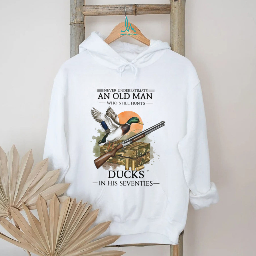 Never Underestimate An Old Man Who Still Hunts Ducks Retro Waterfowl Hunter Men Shirt