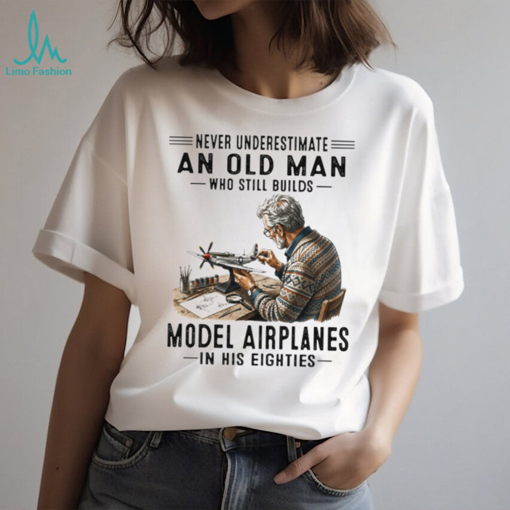 Never Underestimate Old Man Building Model Airplanes Vintage Men Hobby T Shirt