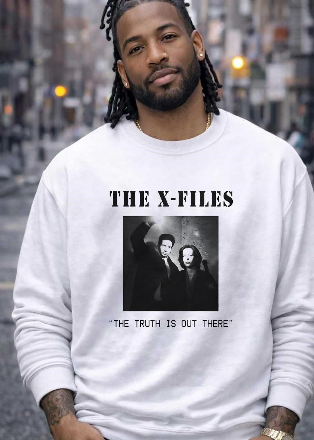 Merchandise The X-Files Mulder and Scully The Truth Is Out There T-Shirt