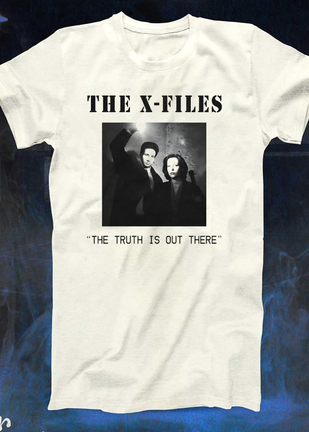 Merchandise The X-Files Mulder and Scully The Truth Is Out There T-Shirt