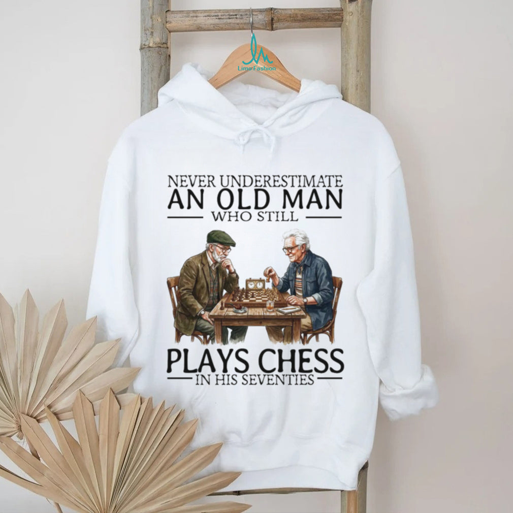 Retro Chess Player Old Man Plays Chess Seventies Board Game Master Shirt