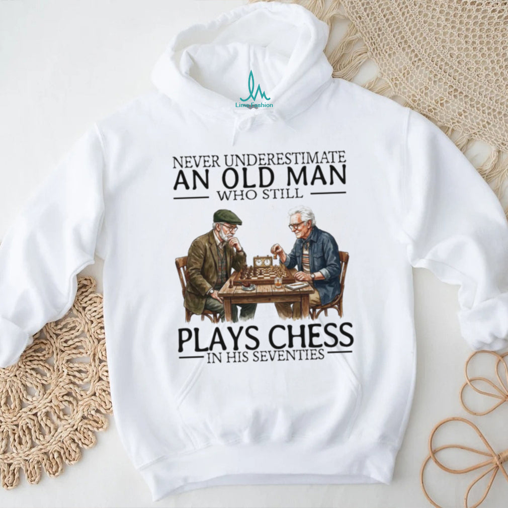 Retro Chess Player Old Man Plays Chess Seventies Board Game Master Shirt