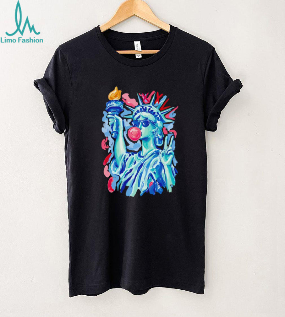 Statue of Liberty Bubblegum Sunglasses Pop Art T Shirt
