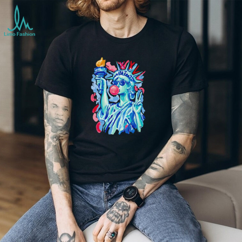 Statue of Liberty Bubblegum Sunglasses Pop Art T Shirt