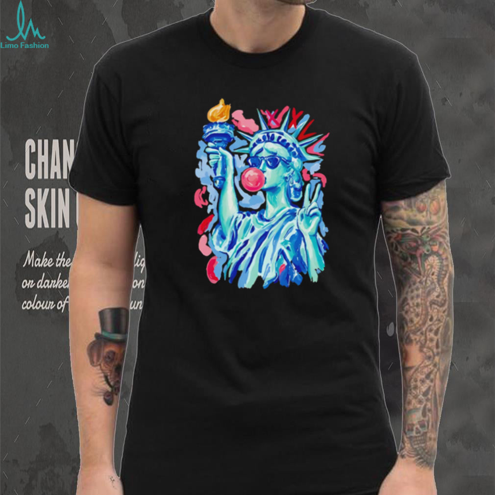 Statue of Liberty Bubblegum Sunglasses Pop Art T Shirt