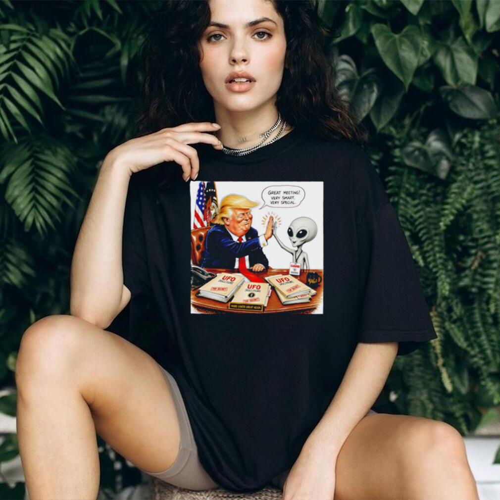 Trump UFO Disclosure Meeting Funny Alien High Five T Shirt