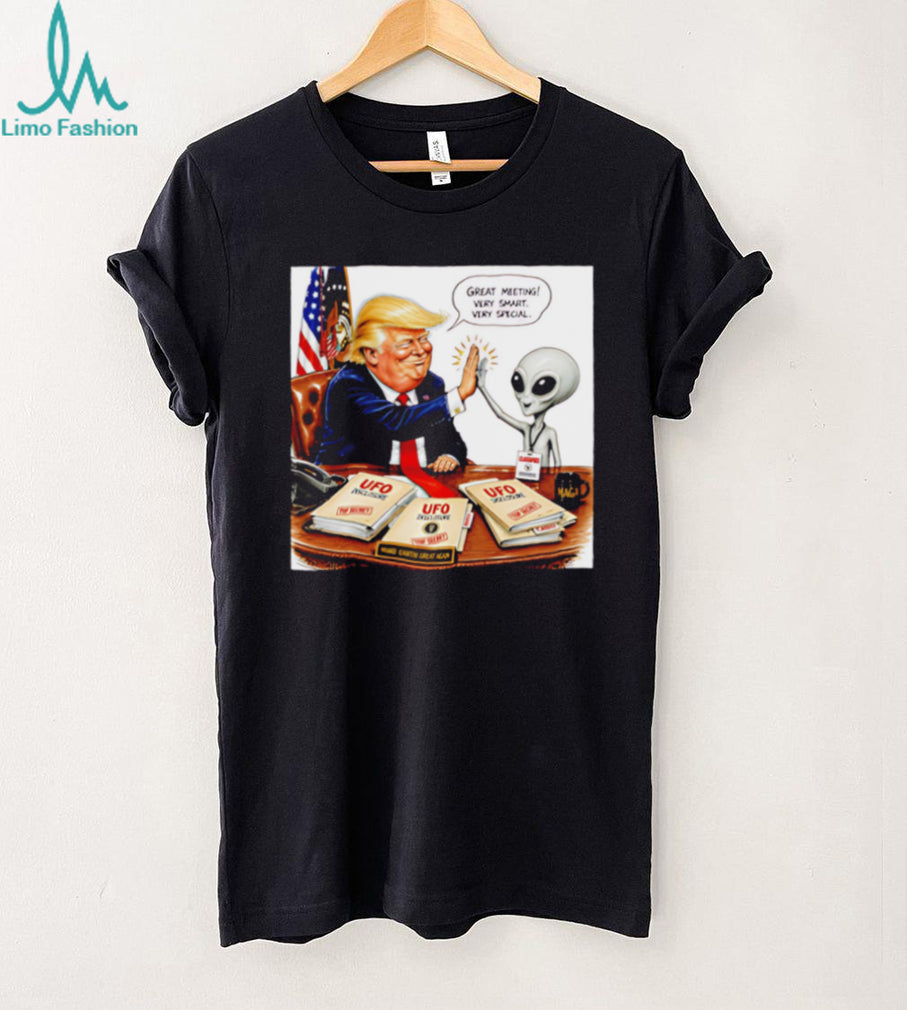 Trump UFO Disclosure Meeting Funny Alien High Five T Shirt