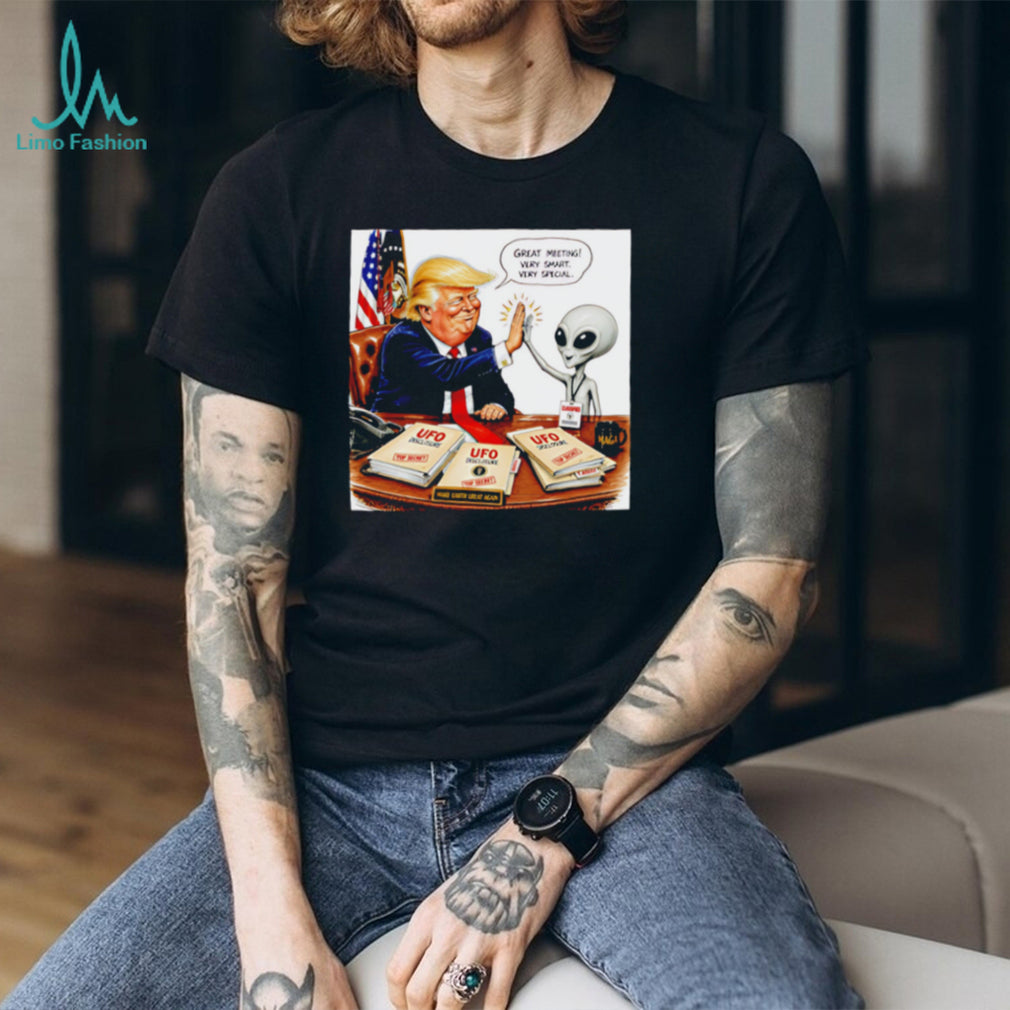 Trump UFO Disclosure Meeting Funny Alien High Five T Shirt