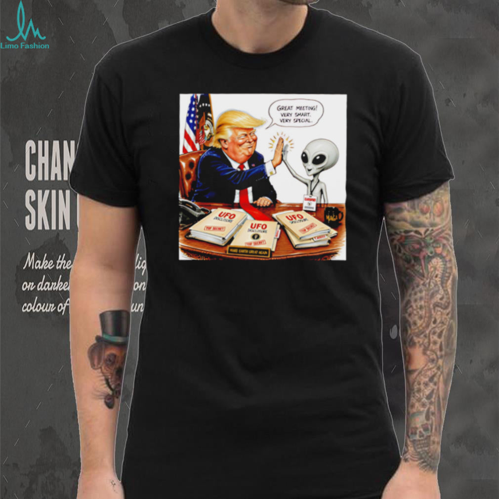 Trump UFO Disclosure Meeting Funny Alien High Five T Shirt