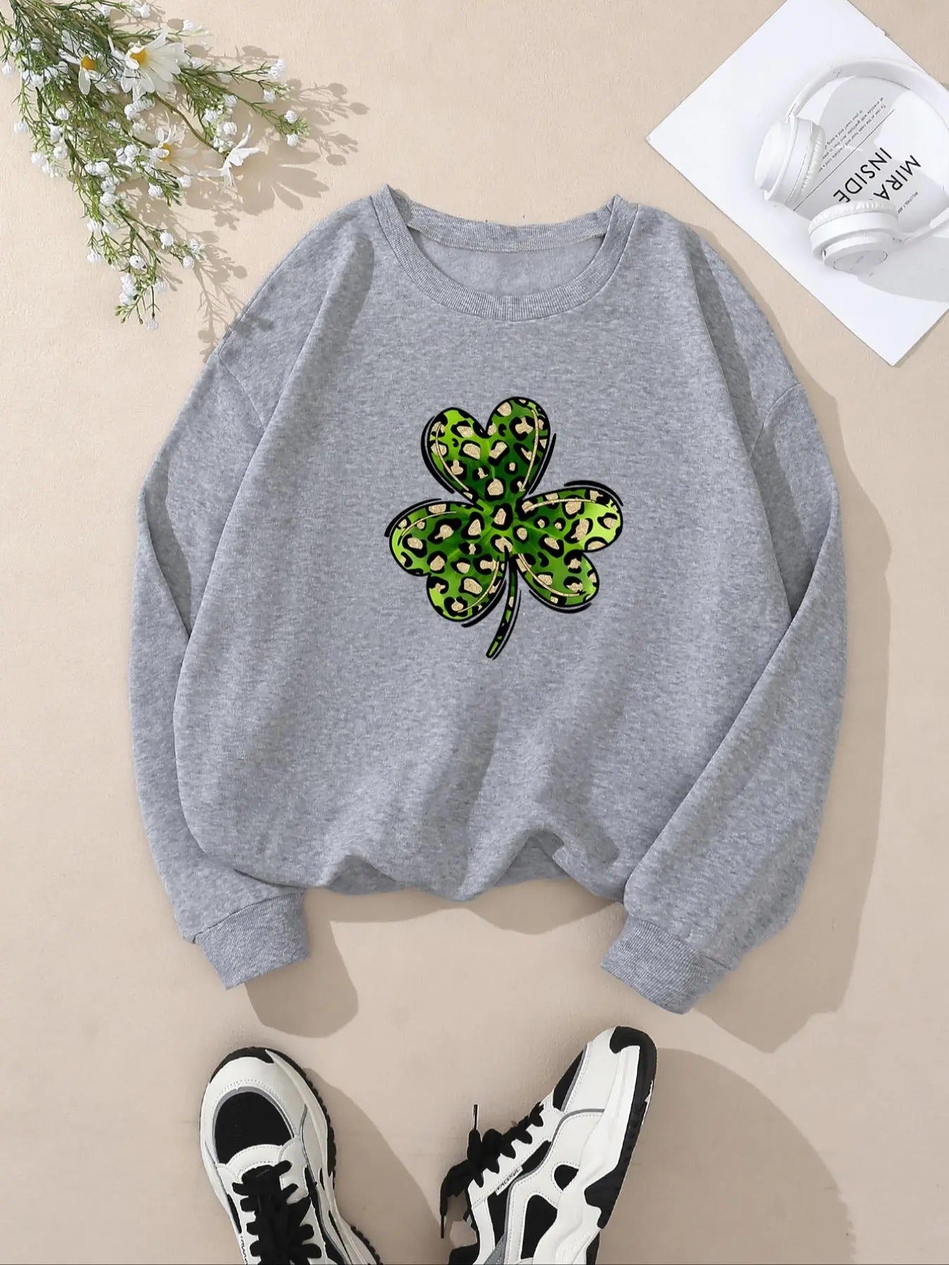 Women's Clover Print Crew Neck Pullover, Casual Fashion Sweatshirt for Daily Holiday Outdoor Wear, Women Clothing for...