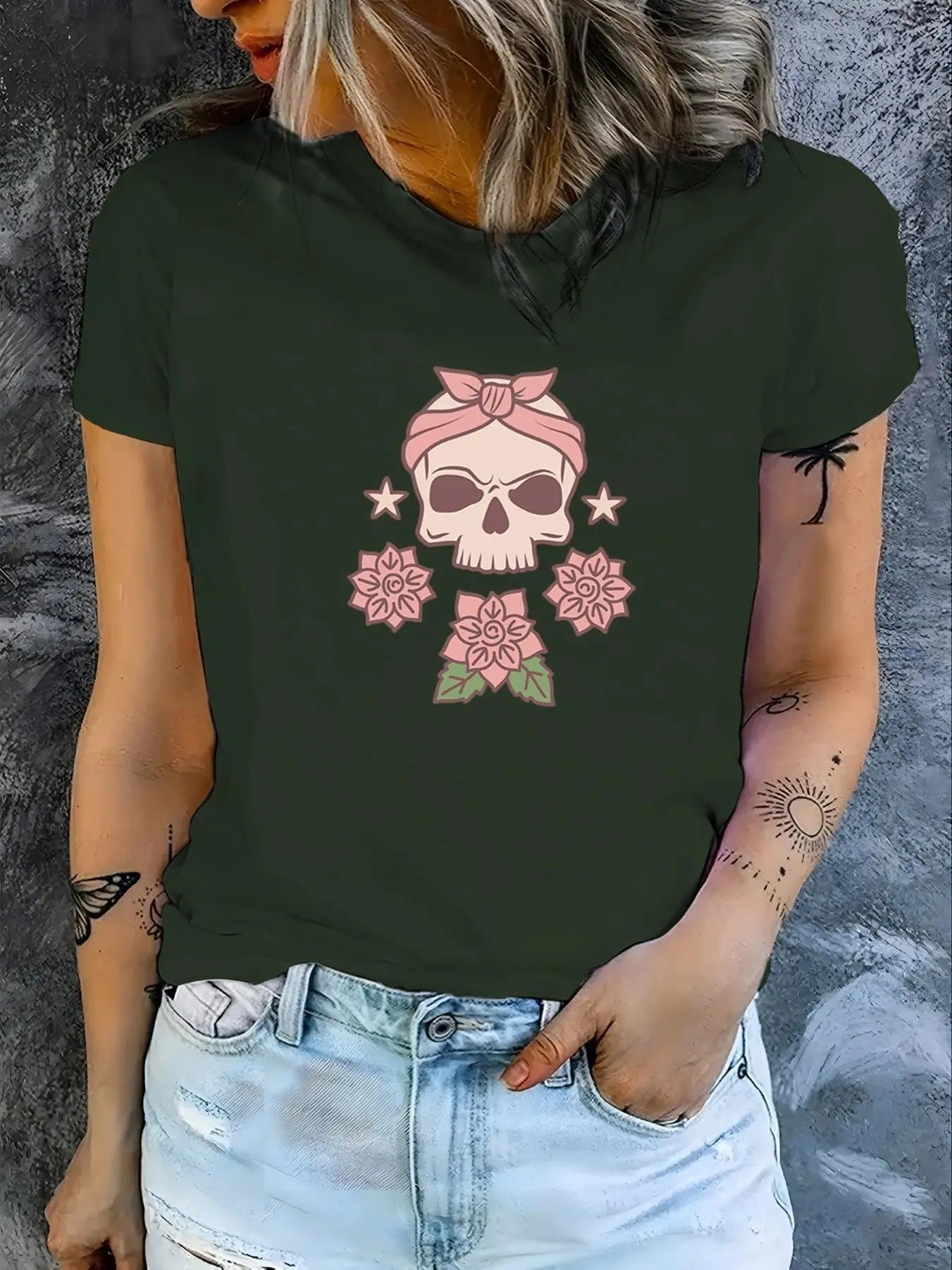 Women's Skull & Floral Print Round Neck Tee, Fashion Casual Crew Neck Short Sleeve T-Shirt for Daily Holiday Vacation...
