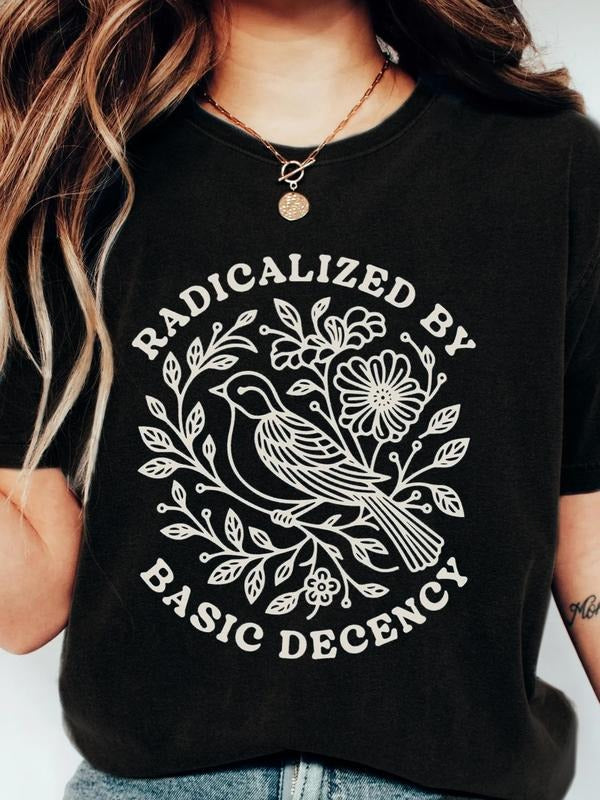 Women's T-Shirt with Evolutionary Print & Floral Bird Pattern, Trendy Streetwear, Casual Fashion for All Seasons Hoodie,...