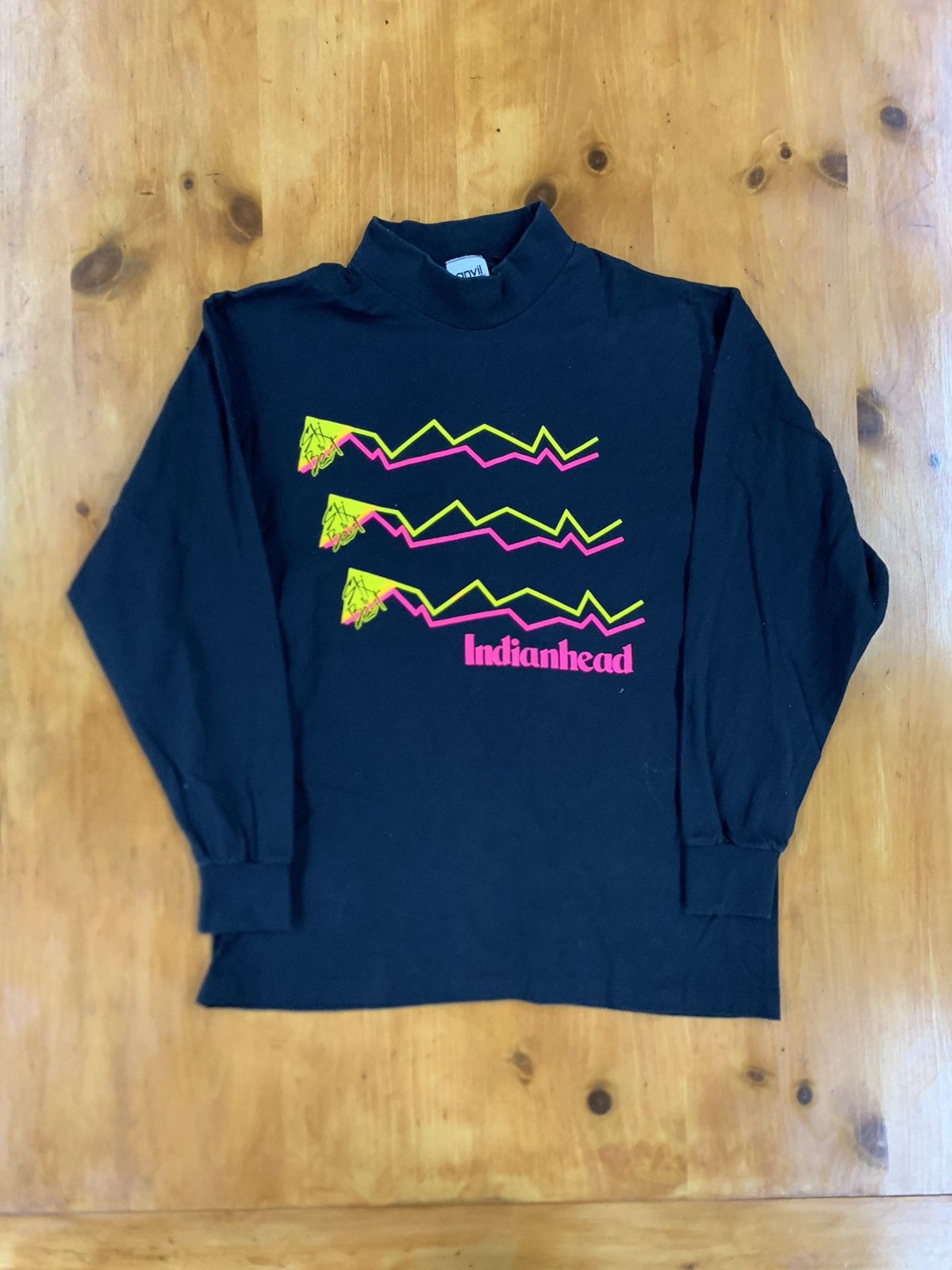 Vintage Indianhead Mountains T-Shirts, Hoodie, Sweatshirt