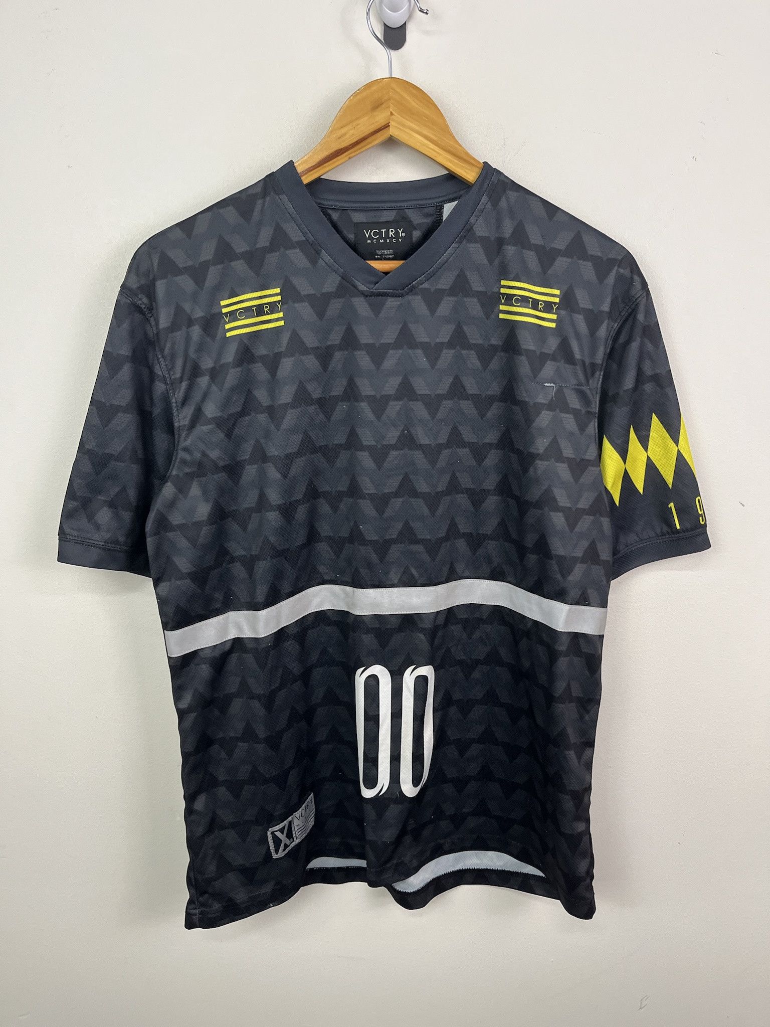 Vintage 00 S Y2k Vctry Soccer Size M T-Shirts, Hoodie, Sweatshirt