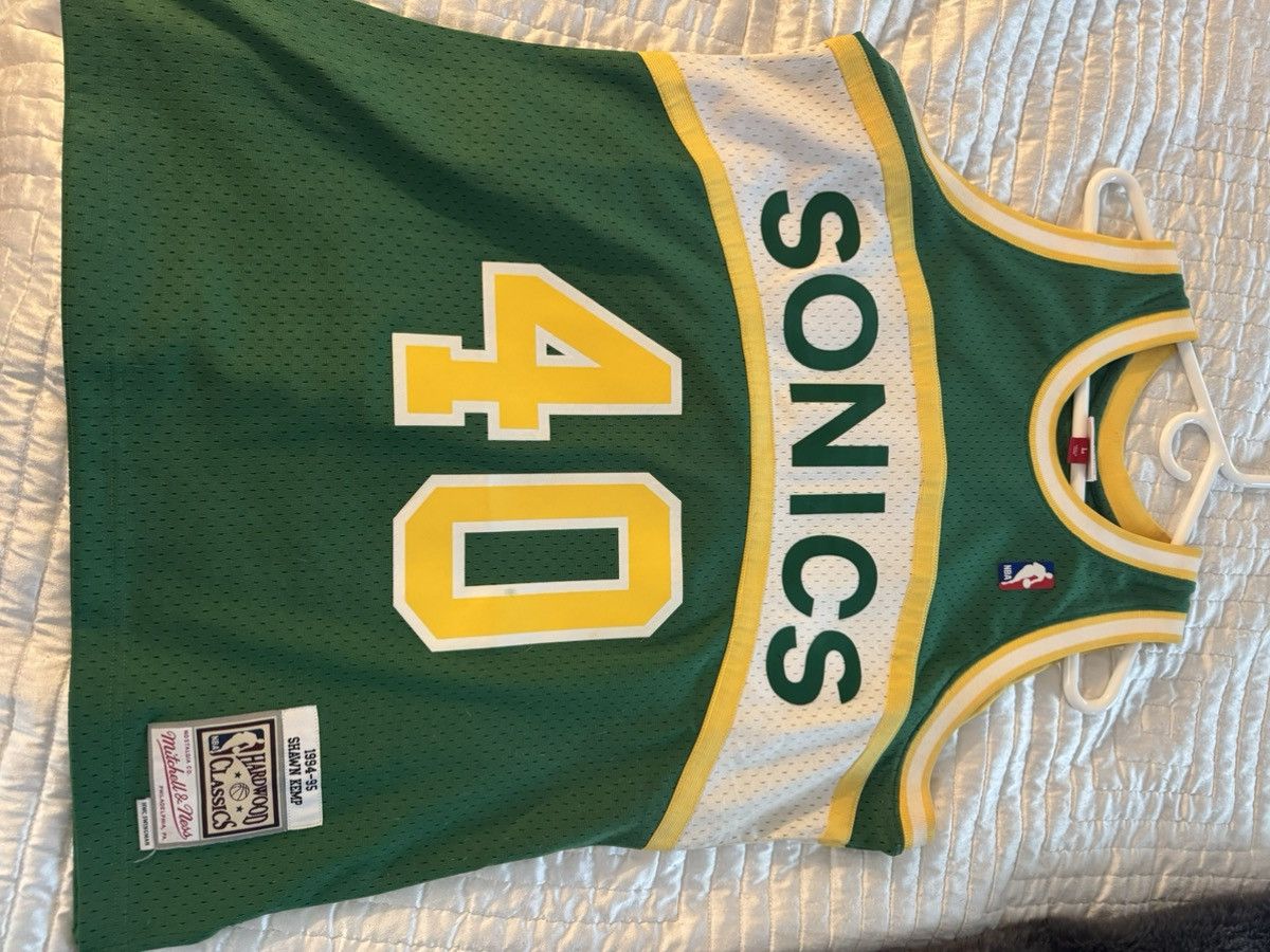 Mitchell Ness Shawn Kemp Sonics Jersey 94 95 Mitchess Ness Sal T-Shirts, Hoodie, Sweatshirt | PodTeesHub.com