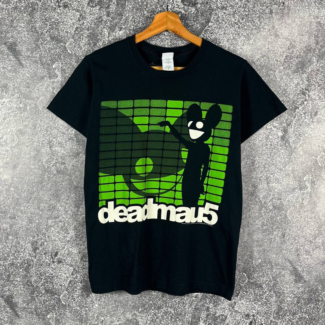 Band Tees Deadmau5 Dj Green Head Concert T Shirt Y2k Drip Vintage Hoodie, Sweatshirt | PodTeesHub.com