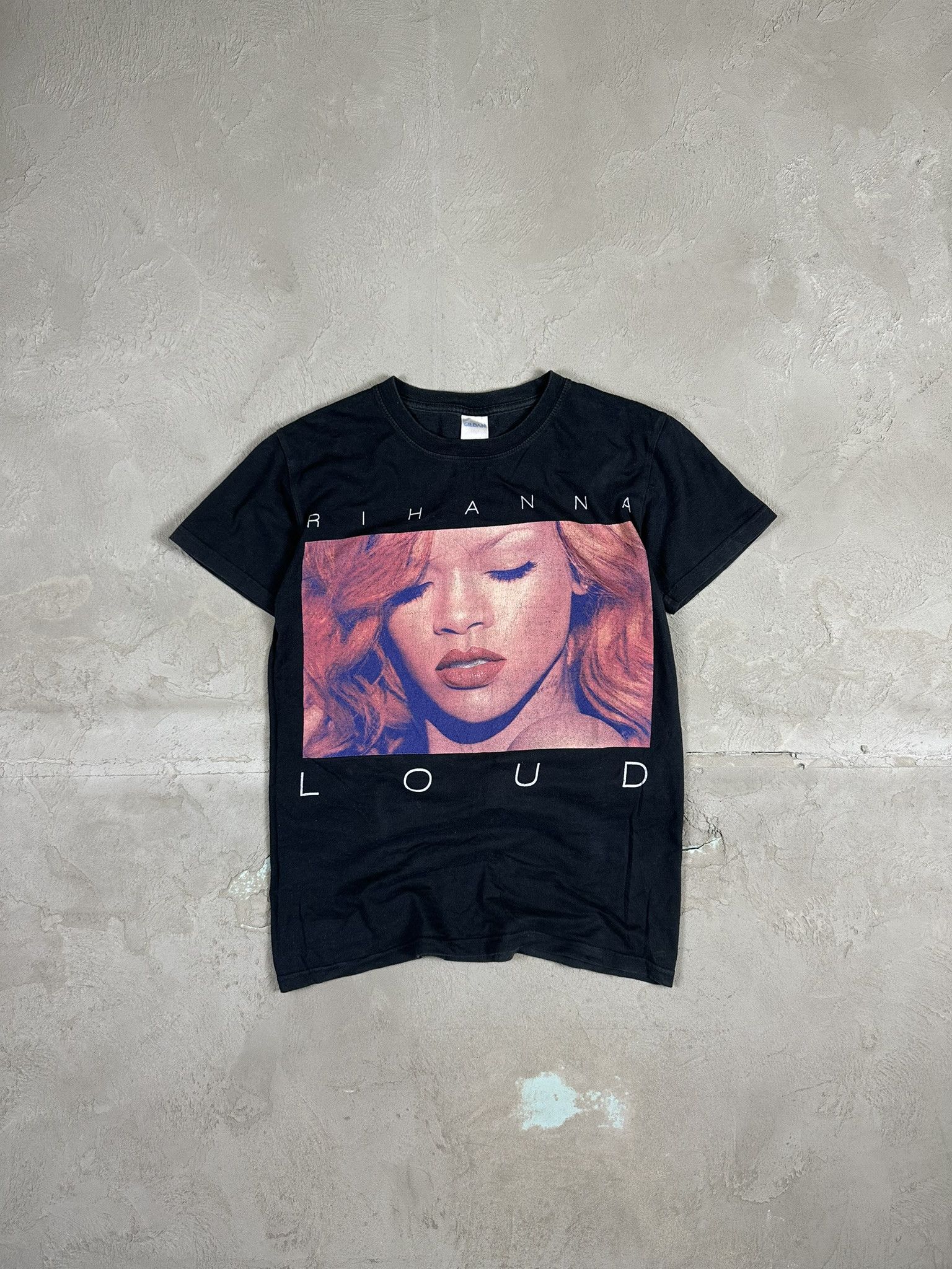 Band Tees 2011 Rihanna Loud Tour Pop Y2k T Shirt Hoodie, Sweatshirt | PodTeesHub.com