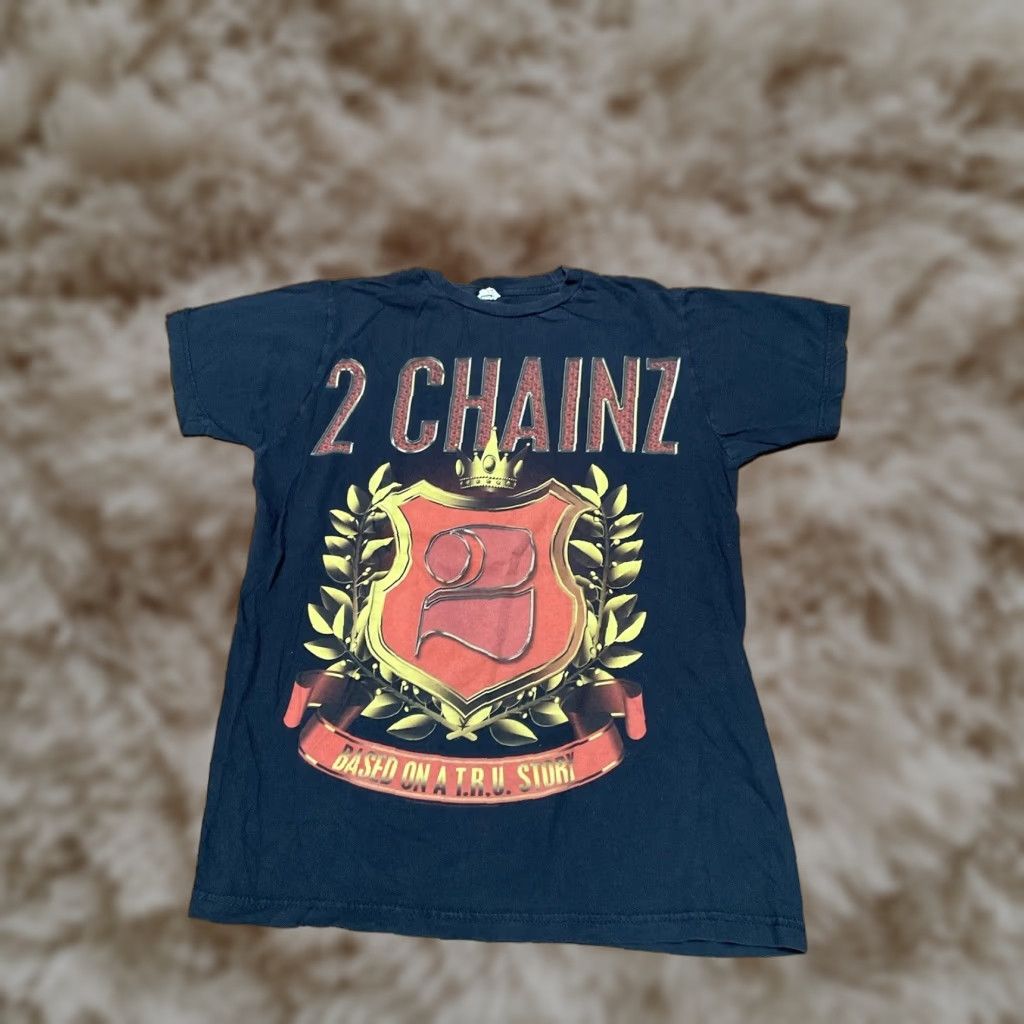 Vintage 2 Chainz Shirt Mens Large Black Red Based On A Tru Story Hip Hop Tee 2012 Hoodie, Sweatshirt | PodTeesHub.com
