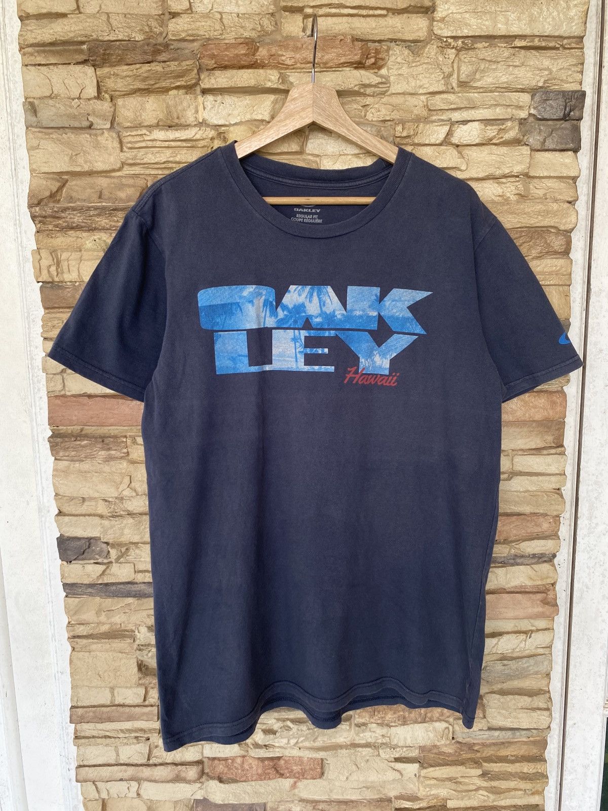 Oakley Hawaii Graphic Photo Print Tees Hoodie, Sweatshirt | PodTeesHub.com