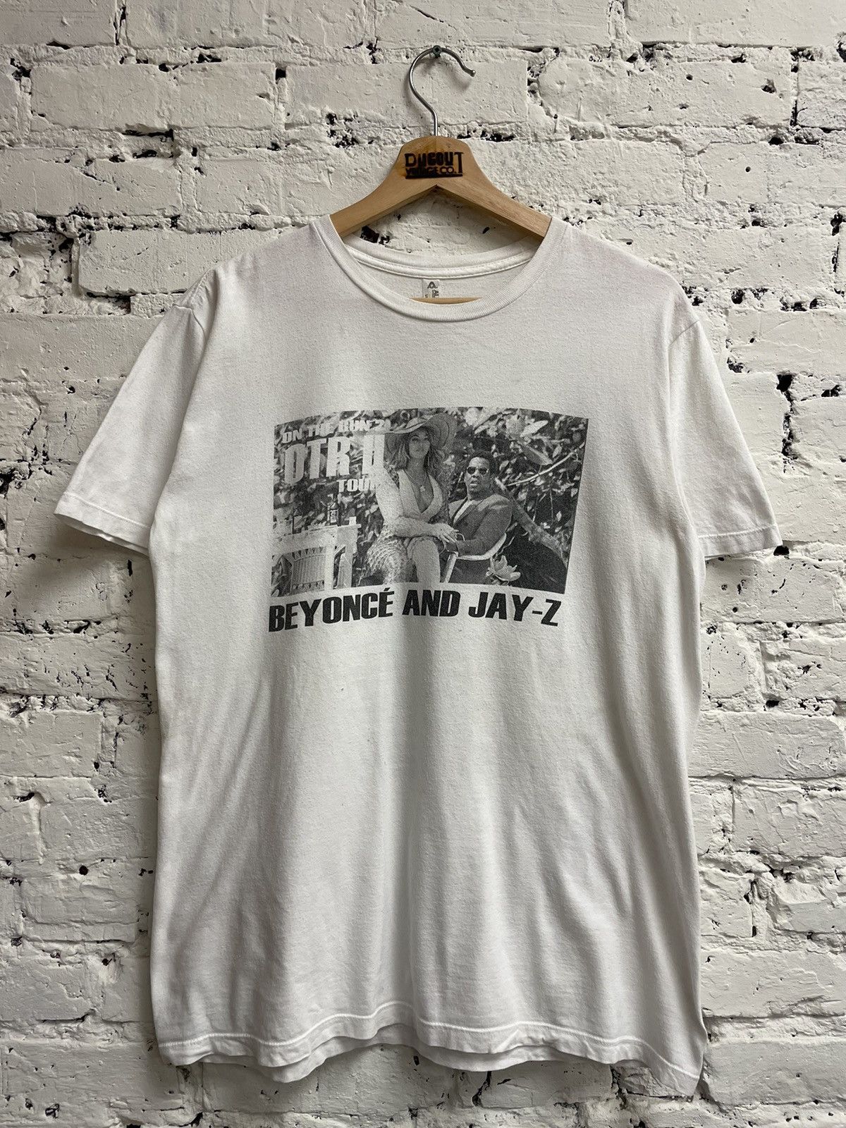Vintage Beyonce Jay Z On The Run 2 2018 Tour Shirt Hoodie, Sweatshirt | PodTeesHub.com