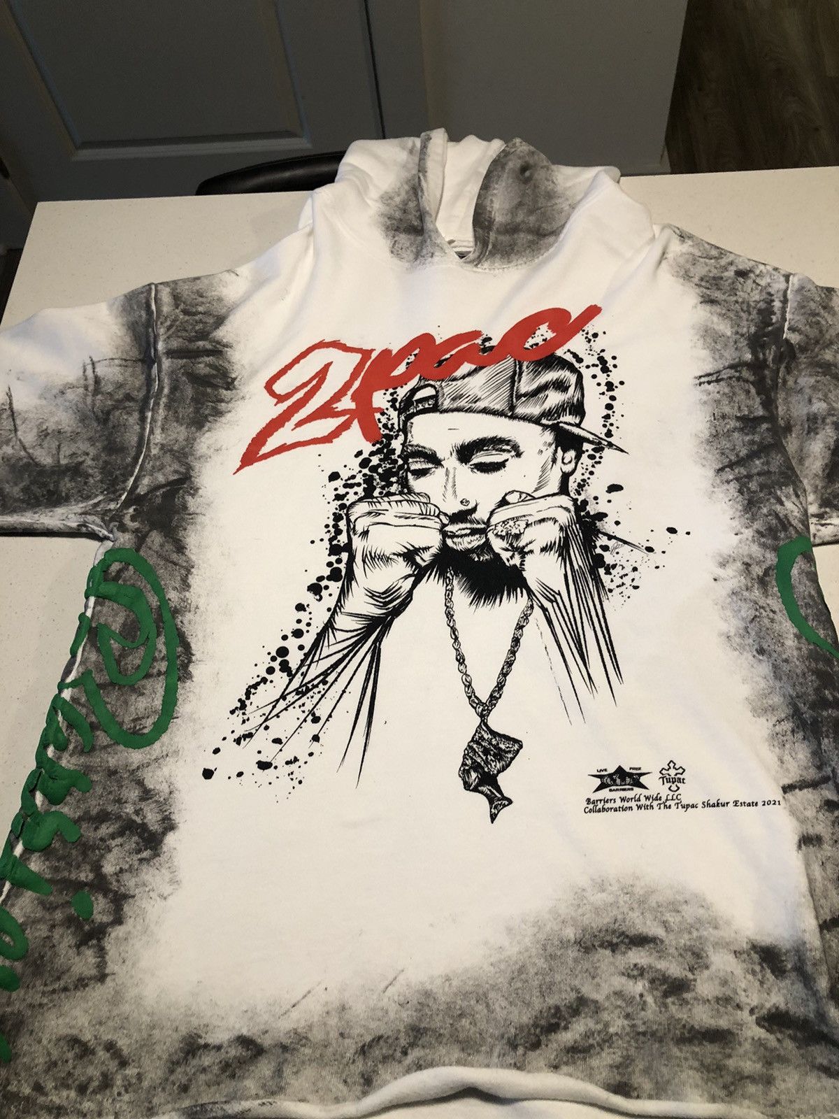 Barriers Tupac Size Xxl Complex Con Exclusive T-Shirts, Hoodie, Sweatshirt | PodTeesHub.com