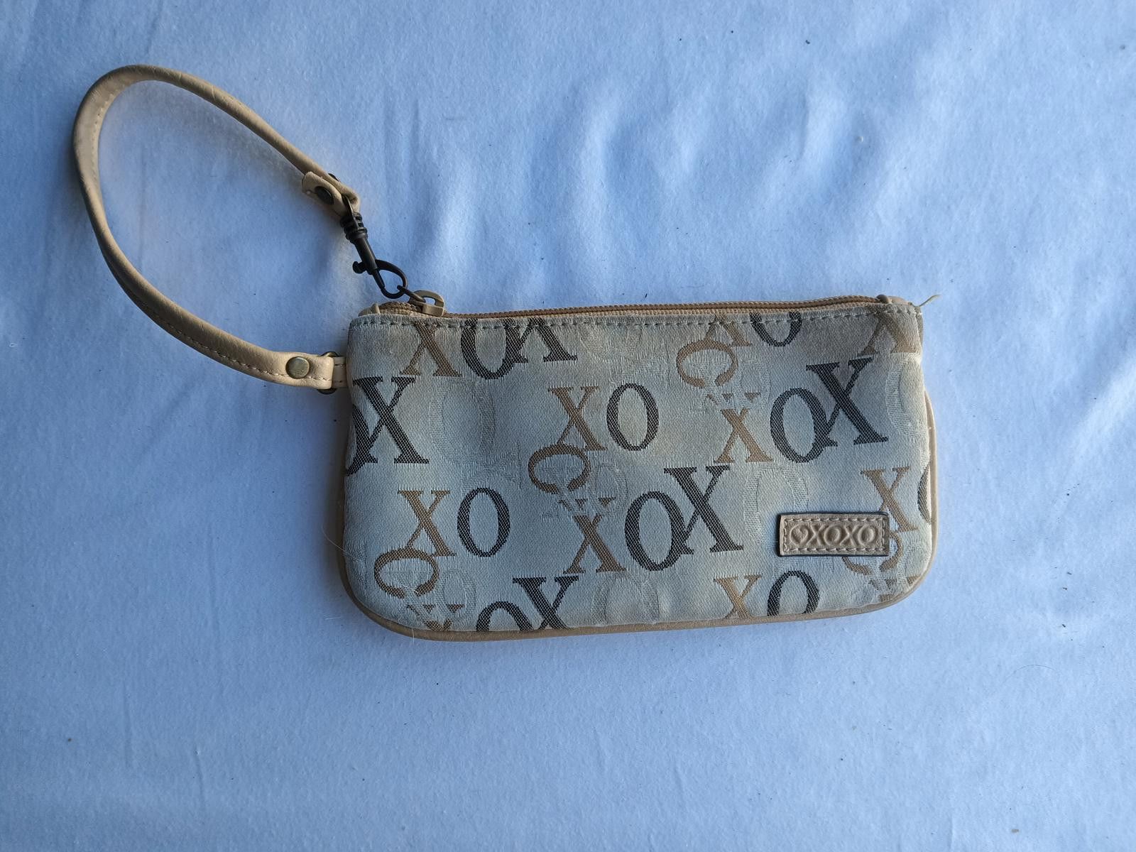 Chic Xoxo Wristlet Clutch T-Shirts, Hoodie, Sweatshirt | PodTeesHub.com