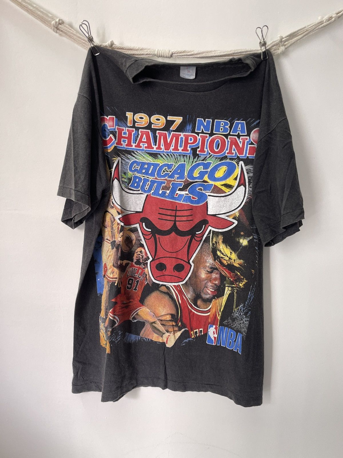 Rap Tees Vintage Raptee Chicago Bulls Hoodie, Sweatshirt | PodTeesHub.com