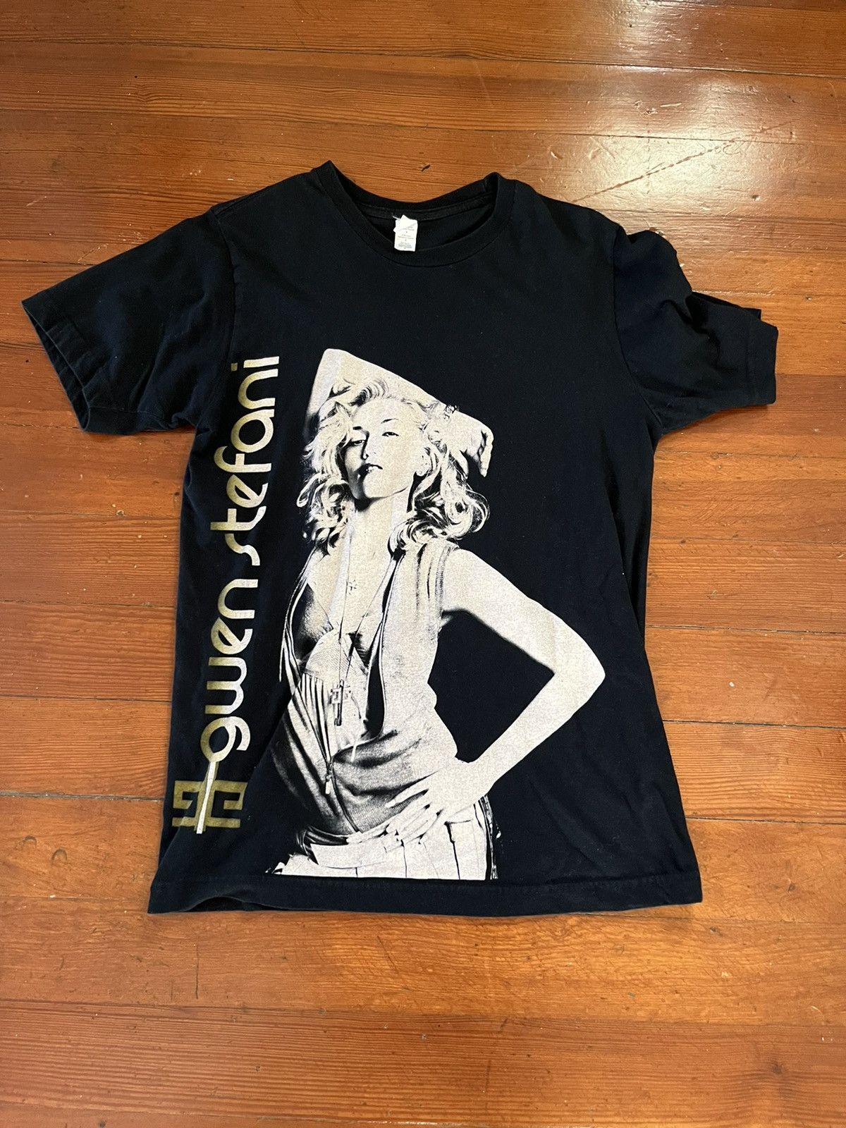 Band Tees Gwen Stefani Vintage 2007 Tour Tee Hoodie, Sweatshirt | PodTeesHub.com
