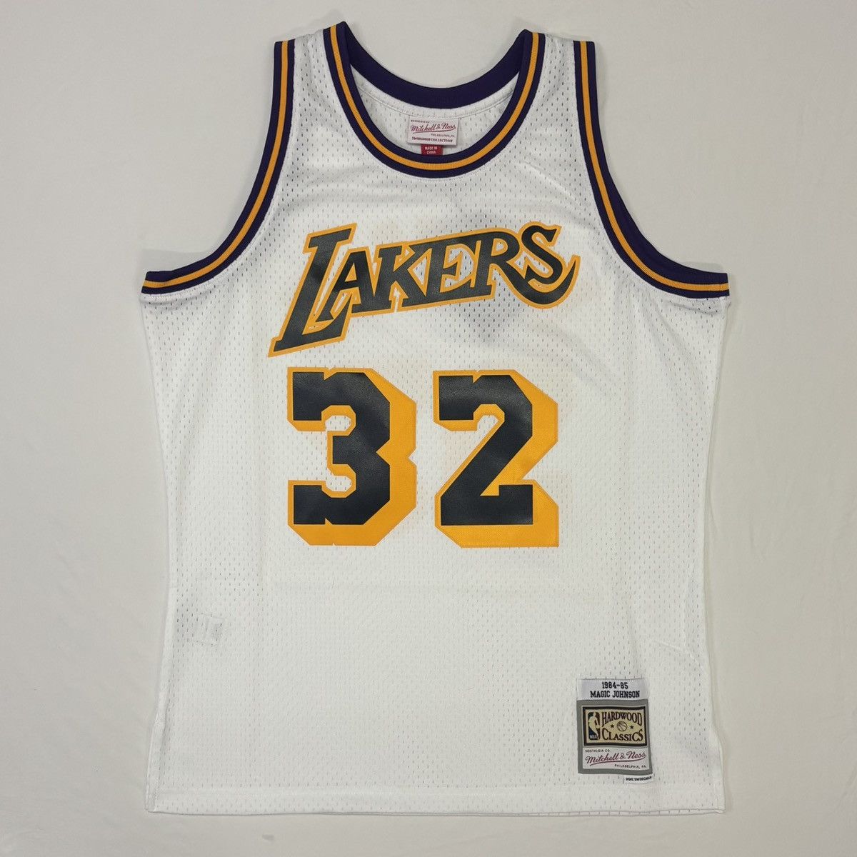 Ness Mitchell Ness Lakers Magic Johnson 32 Jersey Large T-Shirts, Hoodie, Sweatshirt | PodTeesHub.com