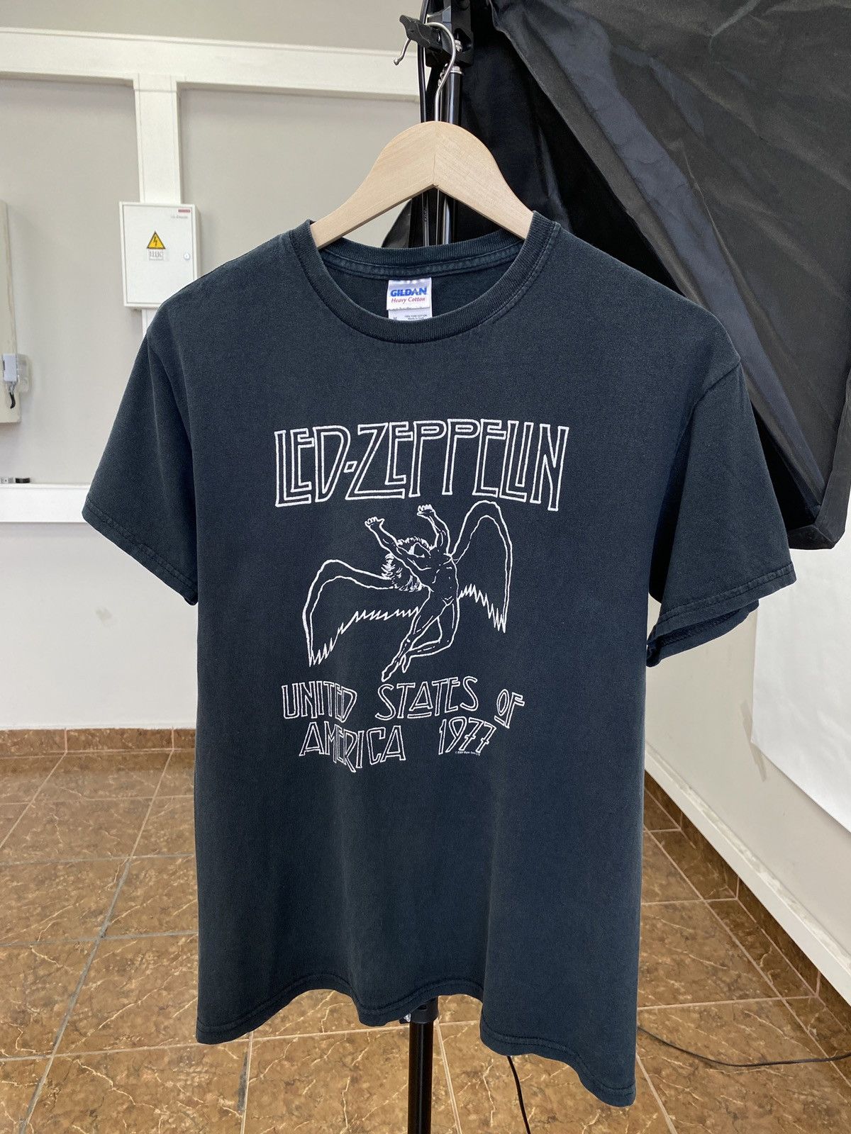 Zeppelin Led Zeppelin June 1977 Concert Tee Inglewood 2009 Print Art Hoodie, Sweatshirt | PodTeesHub.com