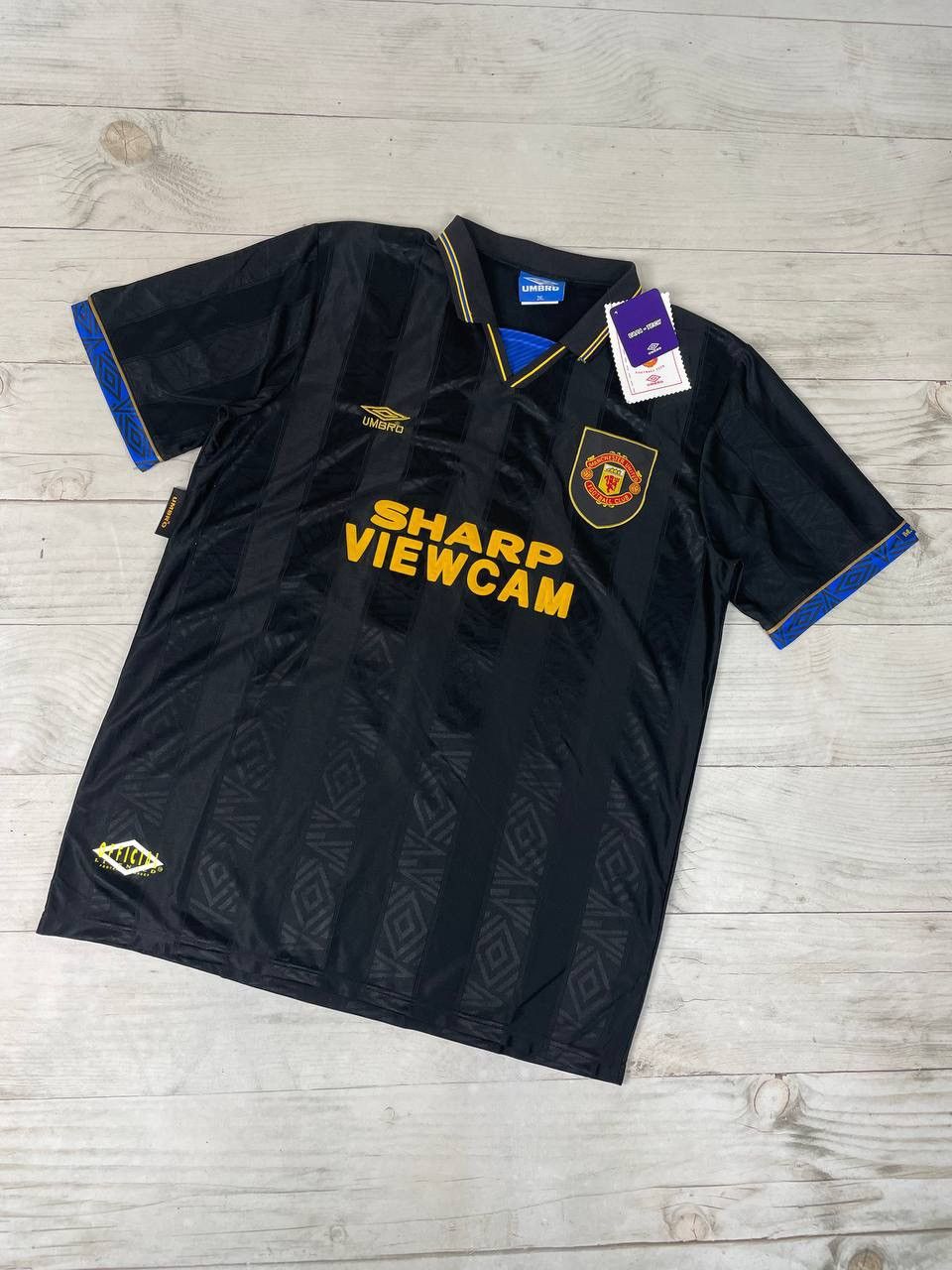 Umbro Manchester United 1993 1995 Berbatov 9 Retro Shirt Jersey Hoodie, Sweatshirt | PodTeesHub.com