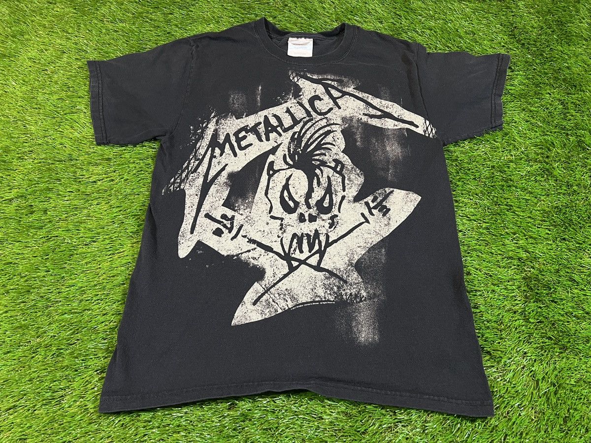 Metallica Skull And Bones T Shirt Black 2010 Rock Band Tee Hoodie, Sweatshirt | PodTeesHub.com