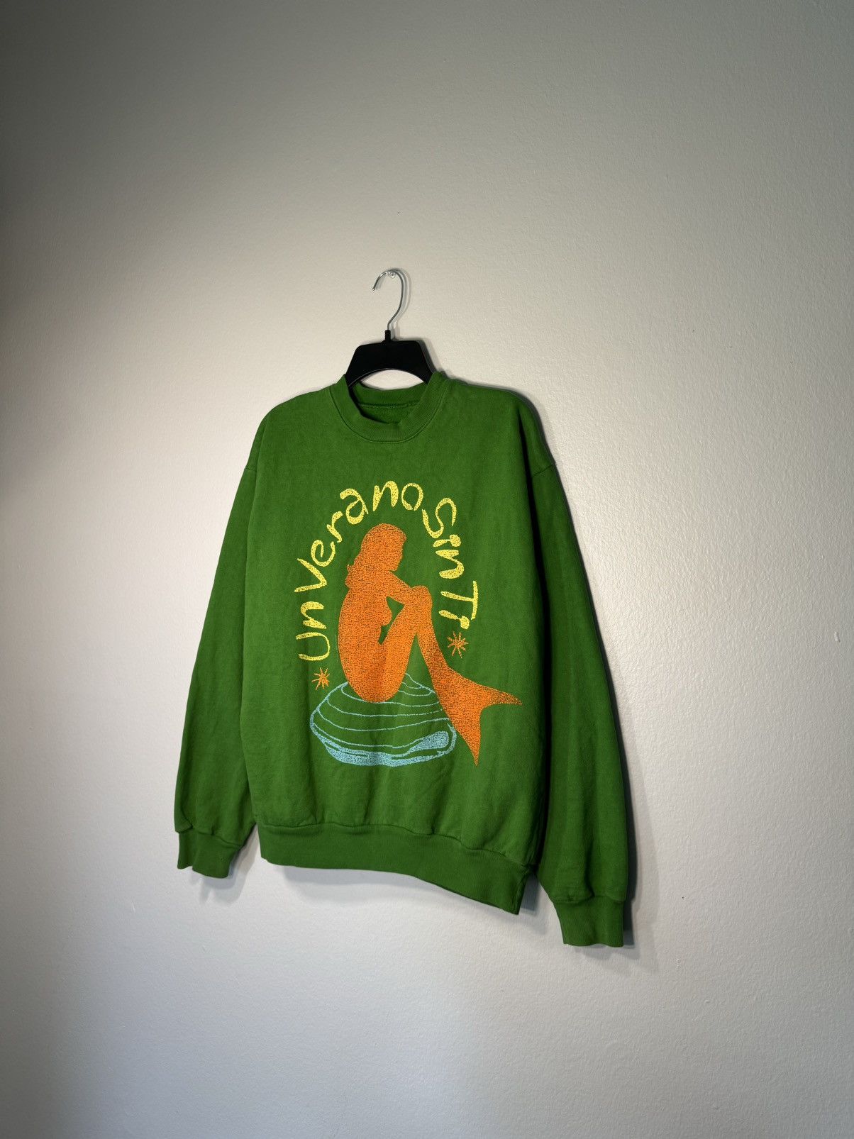 Vintage Bad Bunny 2012 Un Verano Sin Ti Worlds Hottest Tour Crewneck T-Shirts, Hoodie, Sweatshirt | PodTeesHub.com